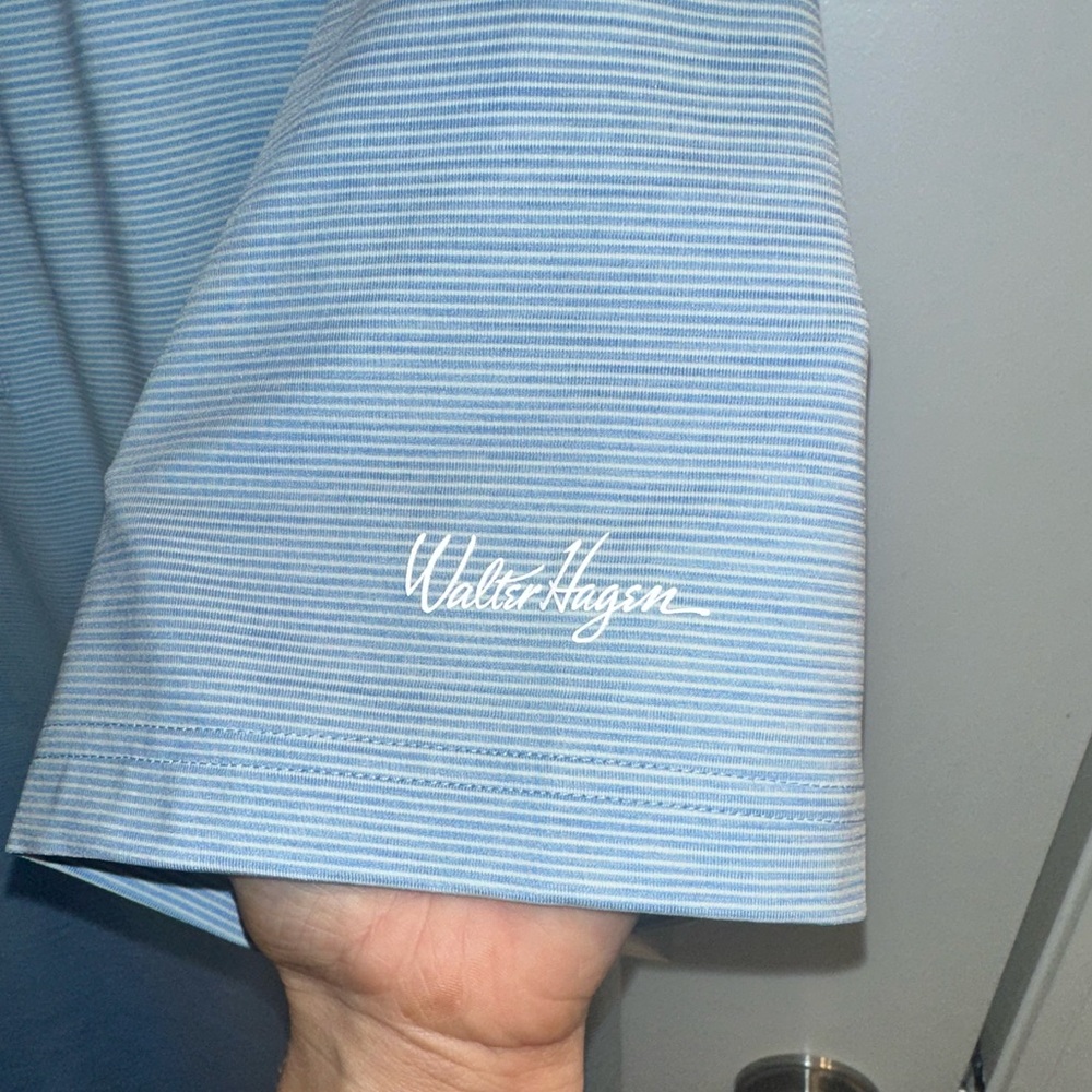 WALTER HAGAN Men’s- Size Large Light Blue and White striped Golf Shirt